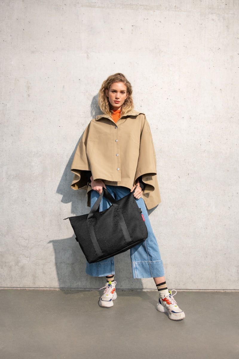 reisenthel extralite weekender M mesh black Lifestyle 2