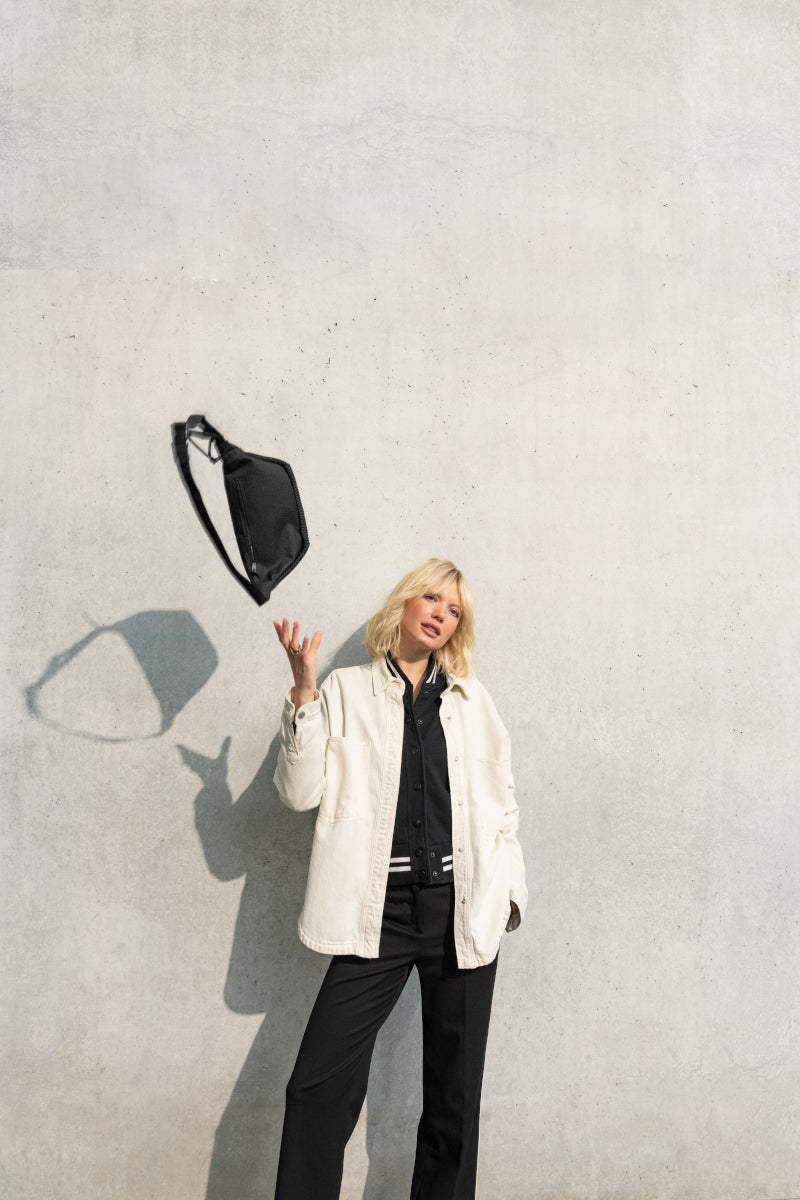 reisenthel extralite beltbag mesh black Lifestyle 1