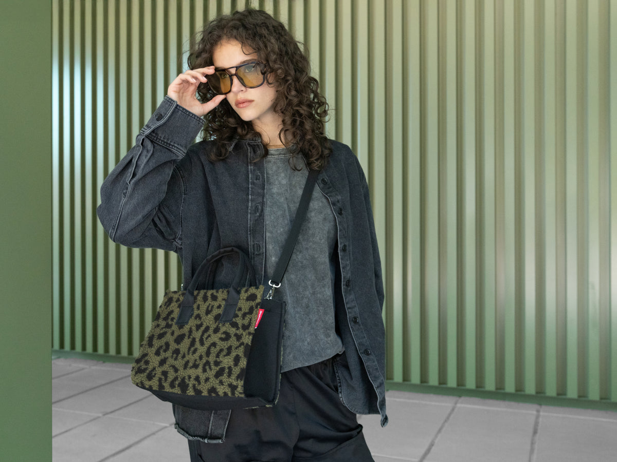 reisenthel daily shopper XS teddy leo olive Lifestyle 3