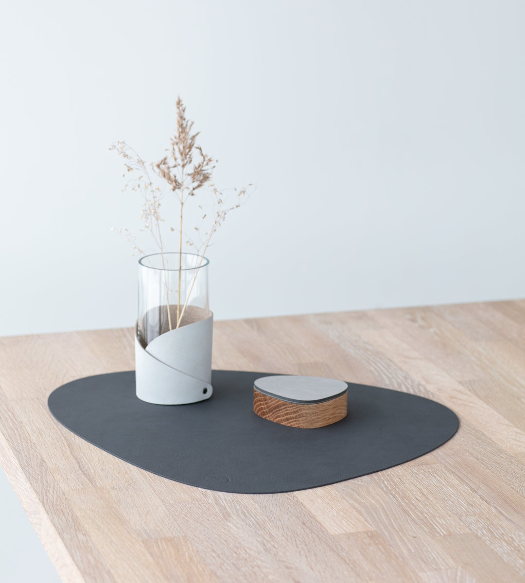 LIND DNA NUPO Tischset Curve L anthrazit 37 x 44 cm