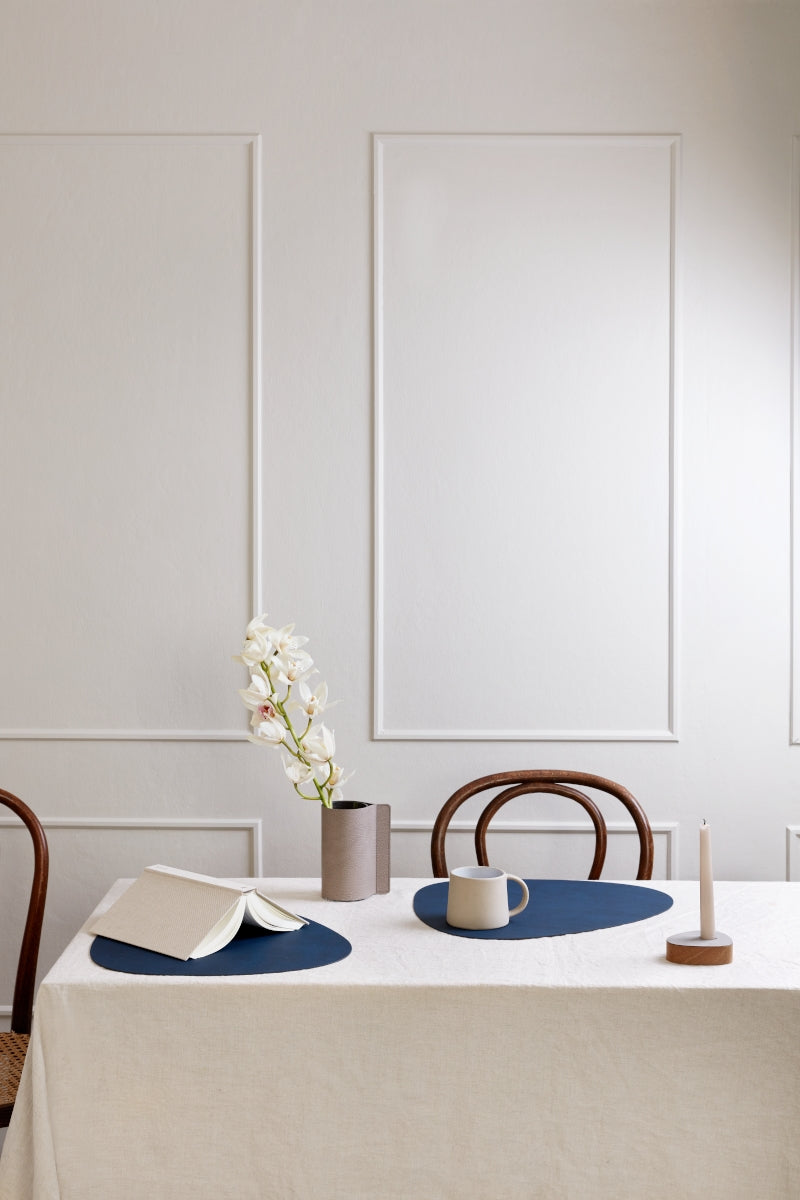 LIND DNA NUPO Tischset Curve L midnight blue 37 x 44 cm