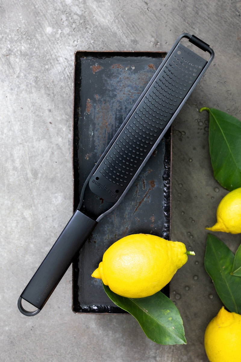 Microplane Black Sheep Serie Zester Reibe schwarz Lifestyle 3