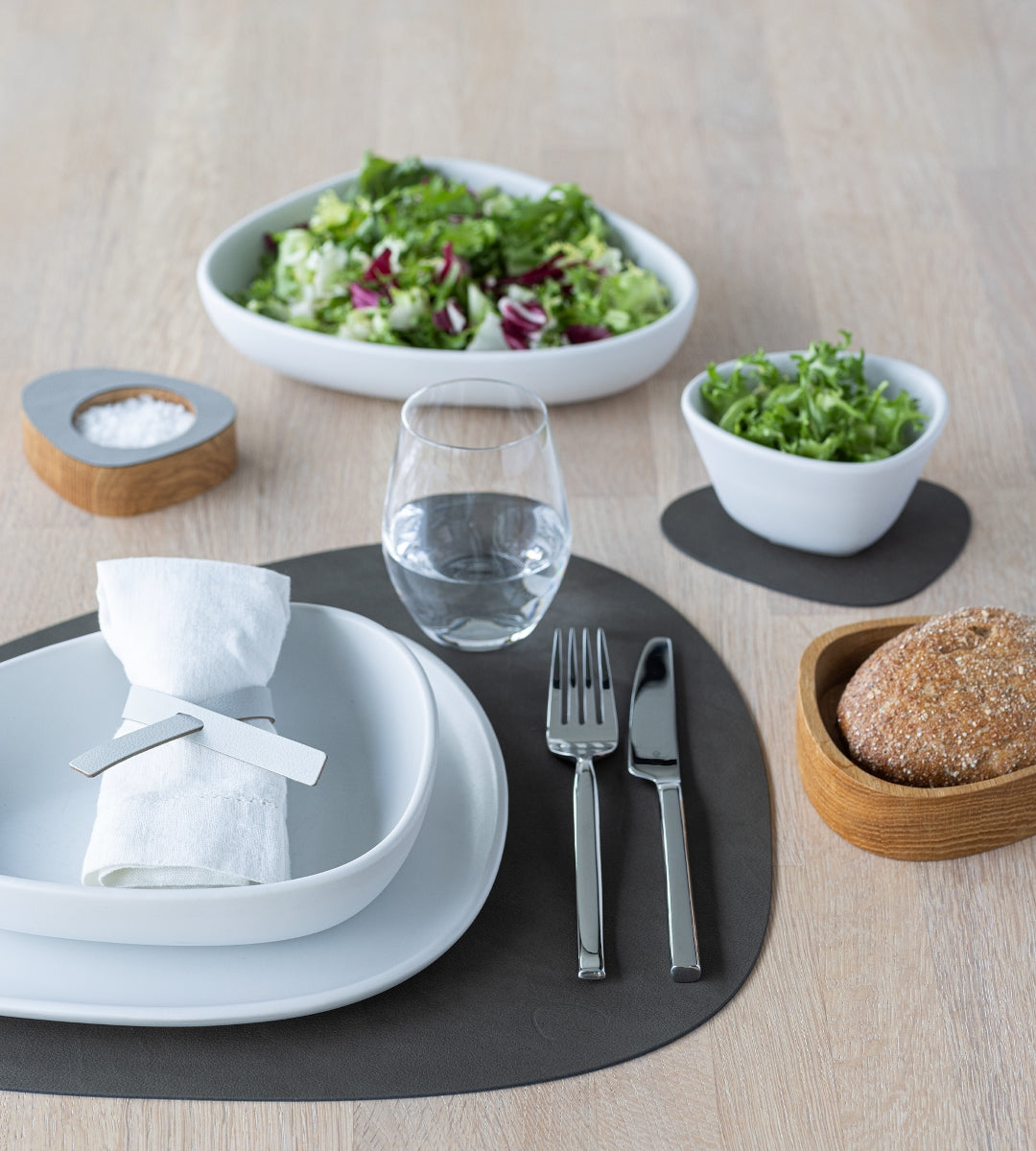 LIND DNA NUPO Tischset Curve L caviar 37 x 44 cm