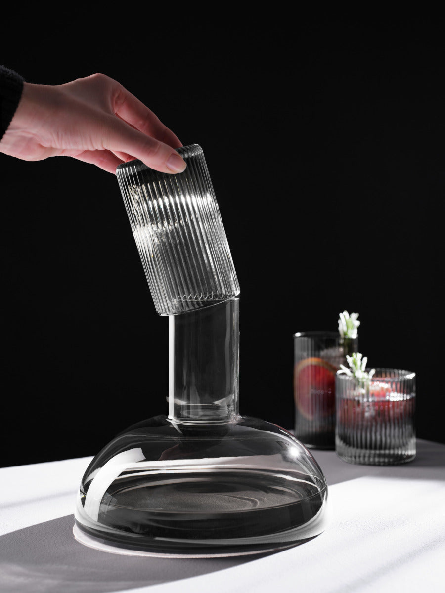 ASA Selection Juna Karaffe mit Trinkglas grey 1,3l Lifestyle1