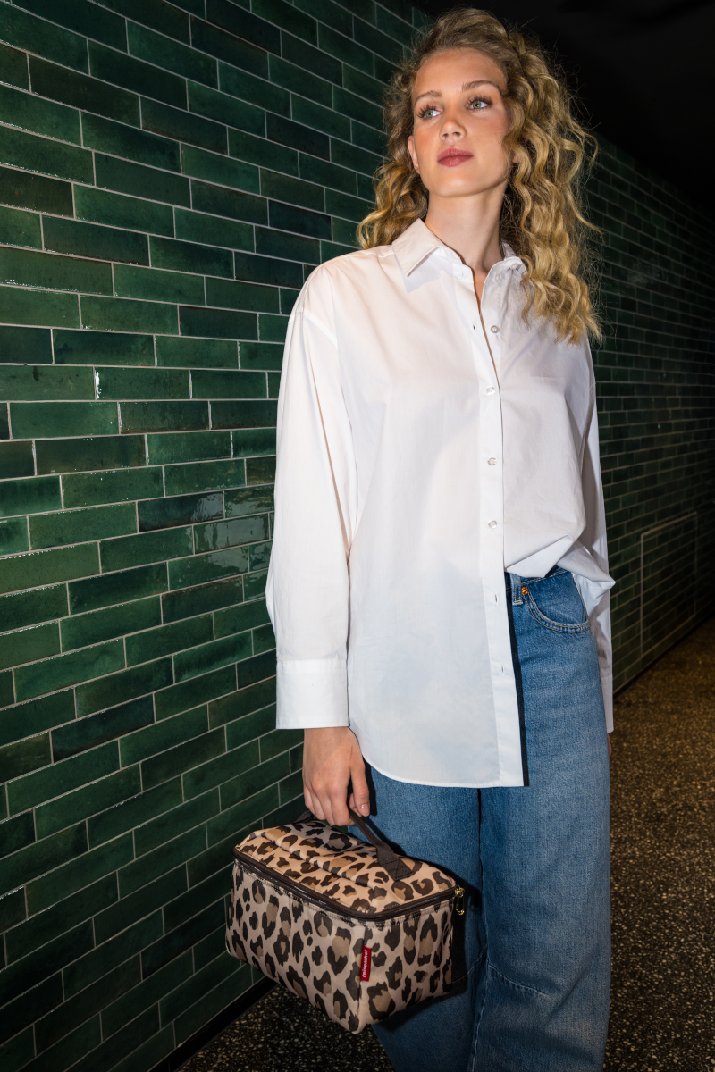 reisenthel coolerbag M pocket leo macchiato Lifestyle 2