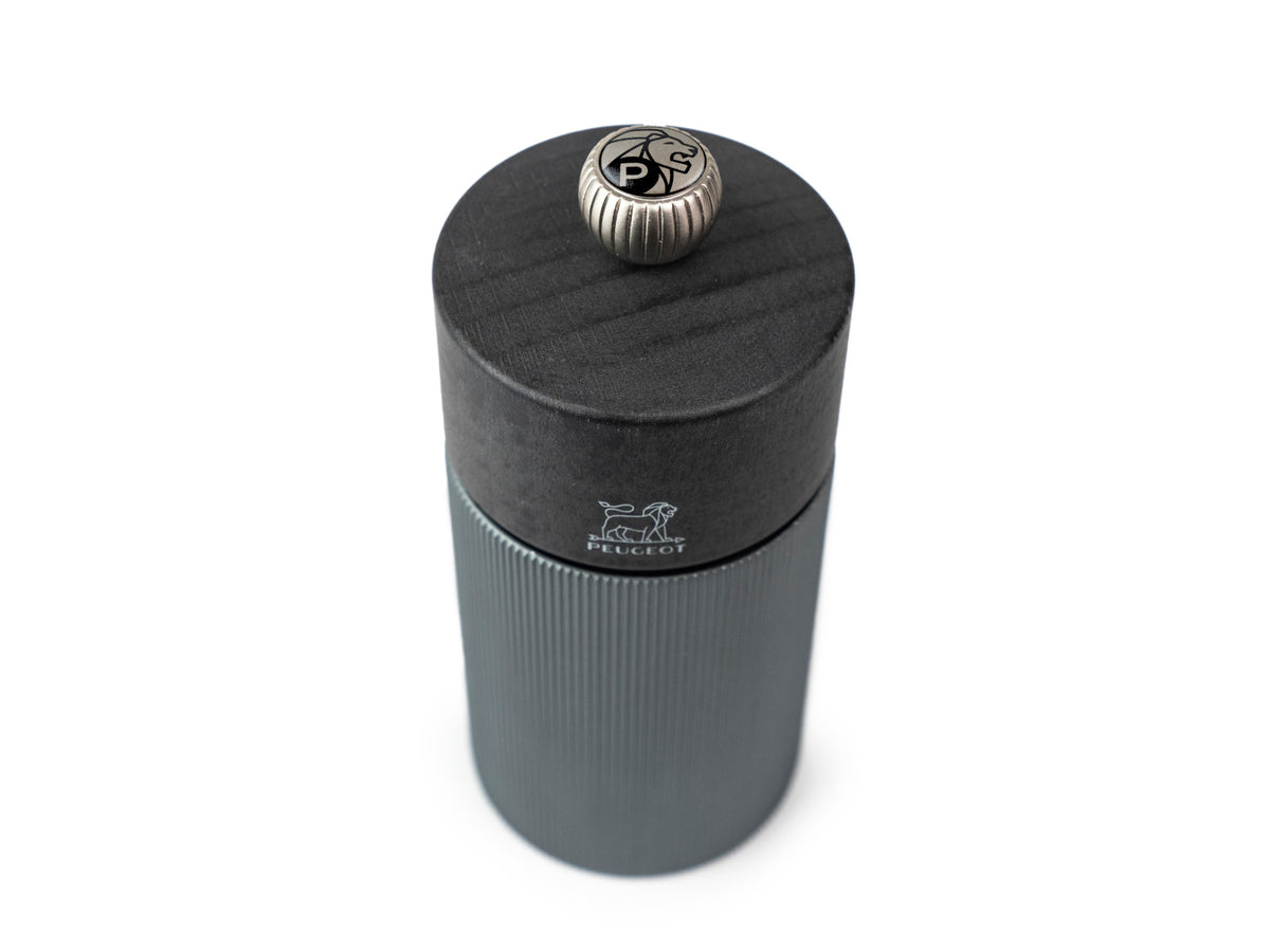 PEUGEOT LINE Pfeffermühle Carbon/Graphit 12 cm Freisteller 2