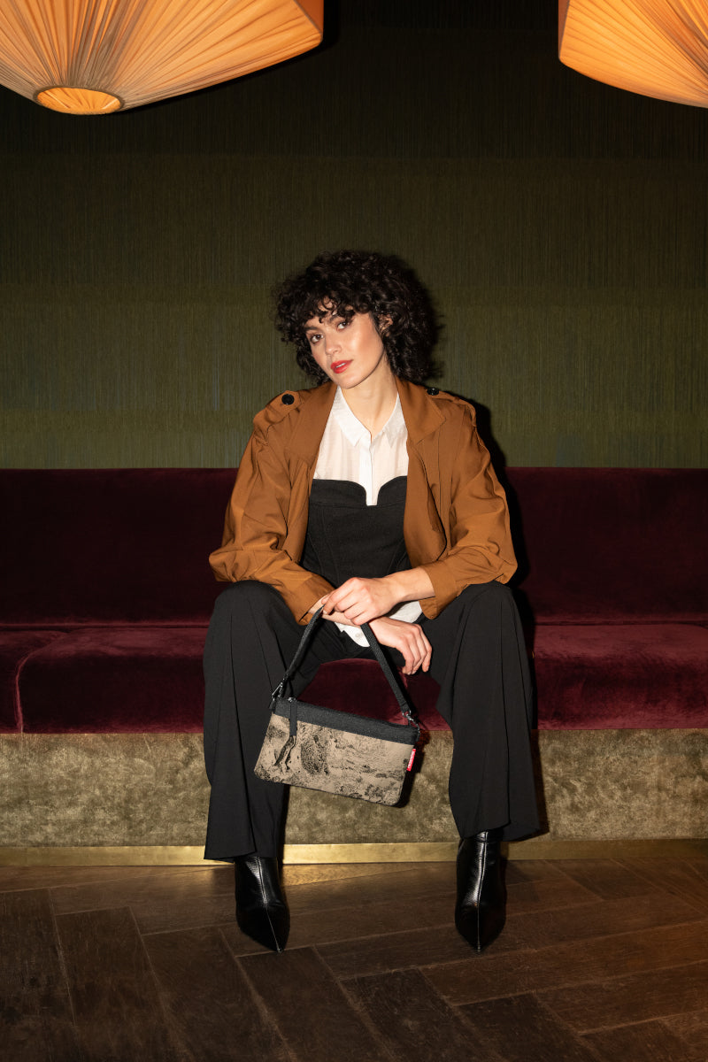 reisenthel mini pouch jacquard brown Lifestyle 2