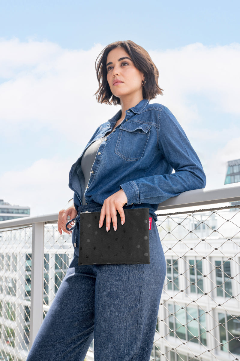reisenthel shopper e1 glossy dots black Set2 Lifestyle 5