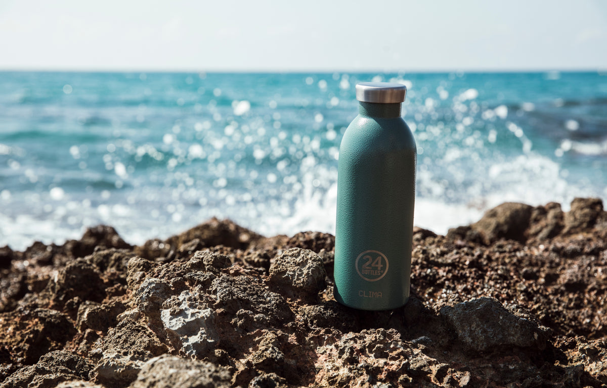 24Bottles Clima Bottle Powder Blue 500ml Lifestyle 2