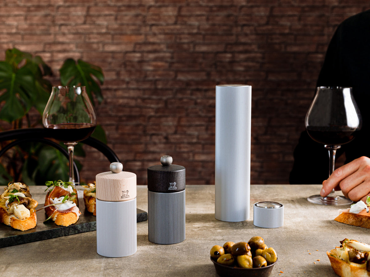 PEUGEOT LINE Pfeffermühle Aluminium natur 12 cm Lifestyle 1