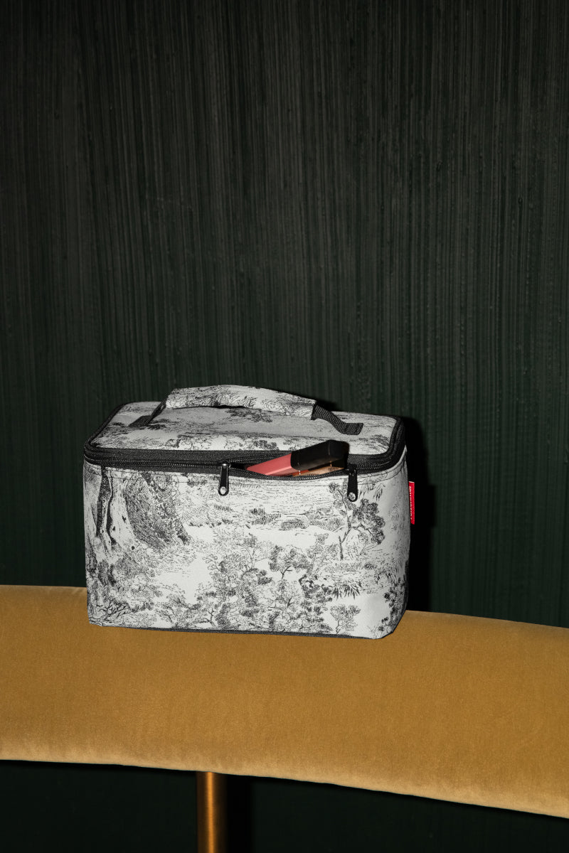 reisenthel cosmetic case jacquard grey Lifestyle 1