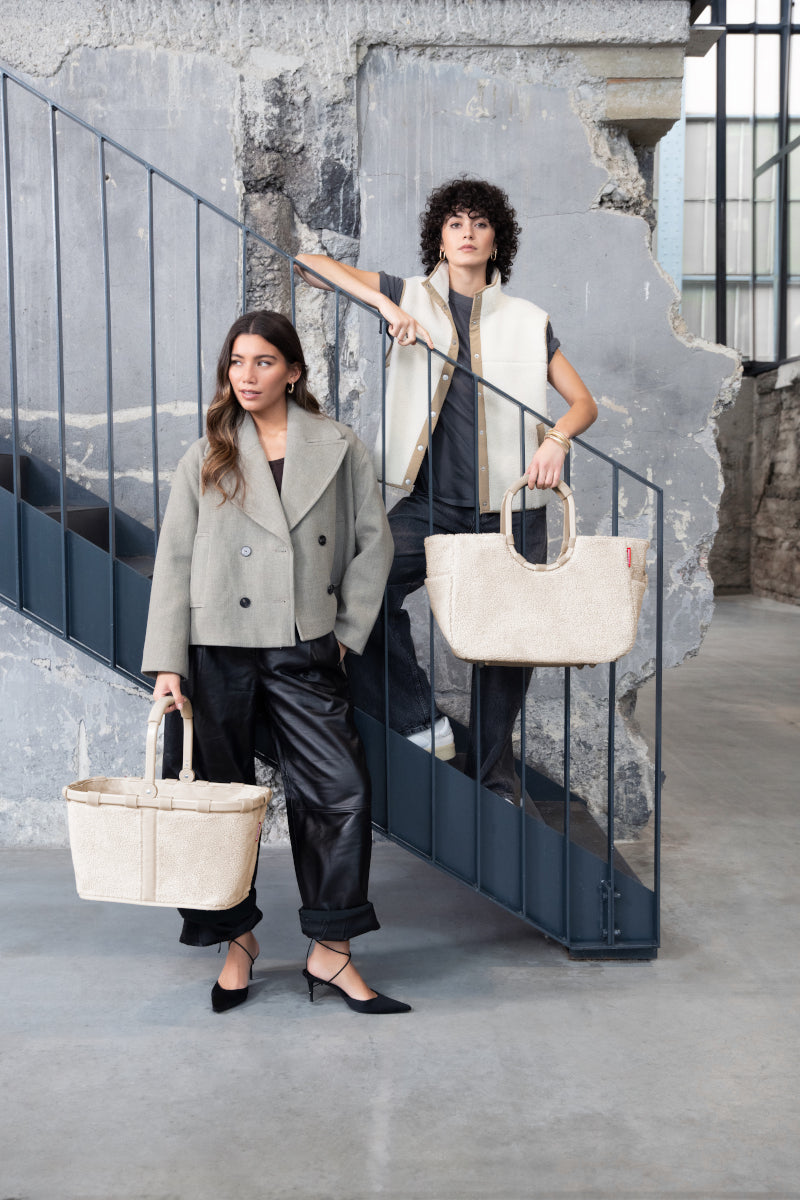 reisenthel loopshopper M teddy sand Lifestyle 1