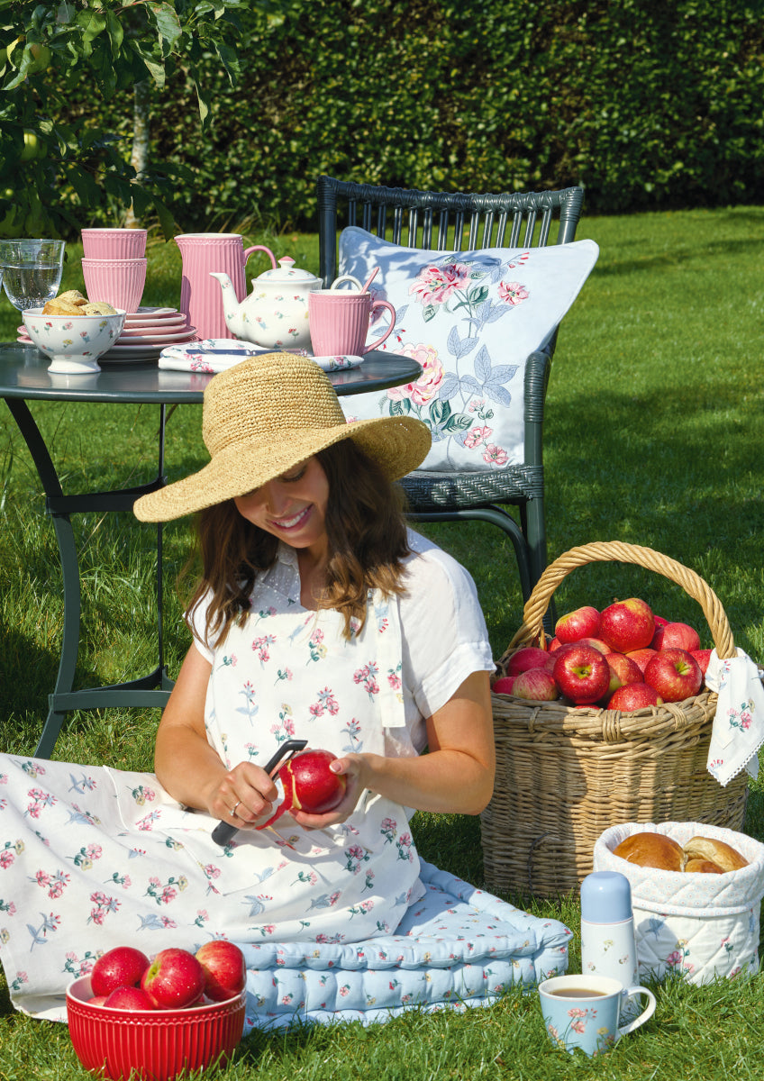 Greengate Portia Tischläufer white 140x45cm Lifestyle 1
