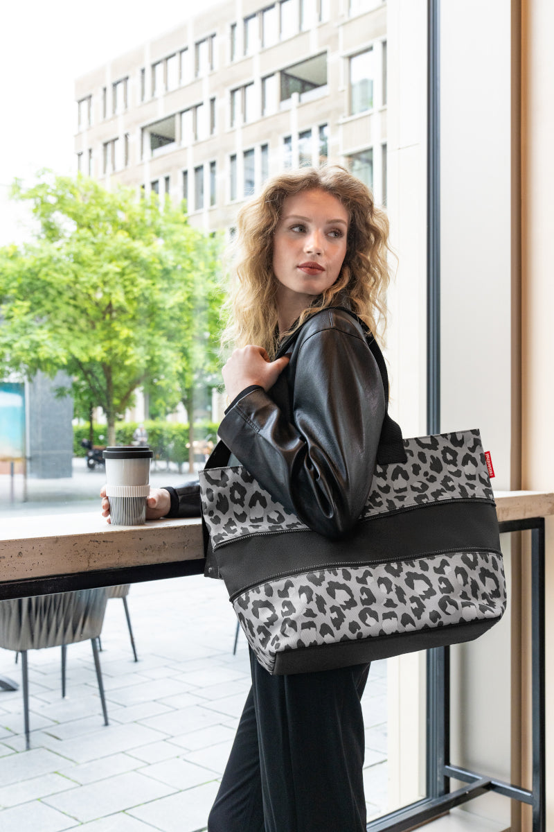 reisenthel shopper e1 leo nero Lifestyle 3