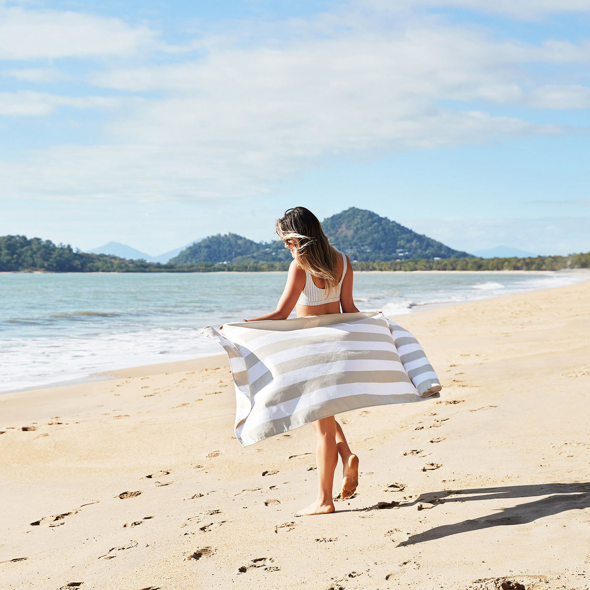 Dock & Bay Beach Towel XL Bora Bora Beige 200x90cm Lifestyle 2