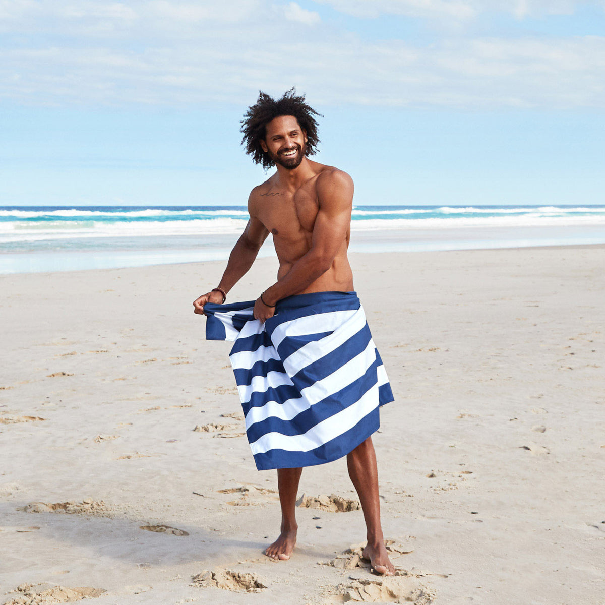 Dock & Bay Beach Towel L Whitsunday Blue 160x90cm Lifestyle 3