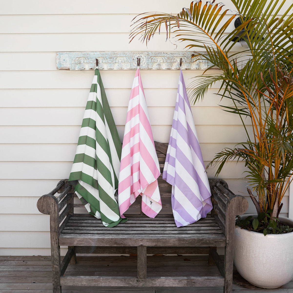 Dock & Bay Beach Towel L Cayman Olive 160x90cm Lifestyle 1