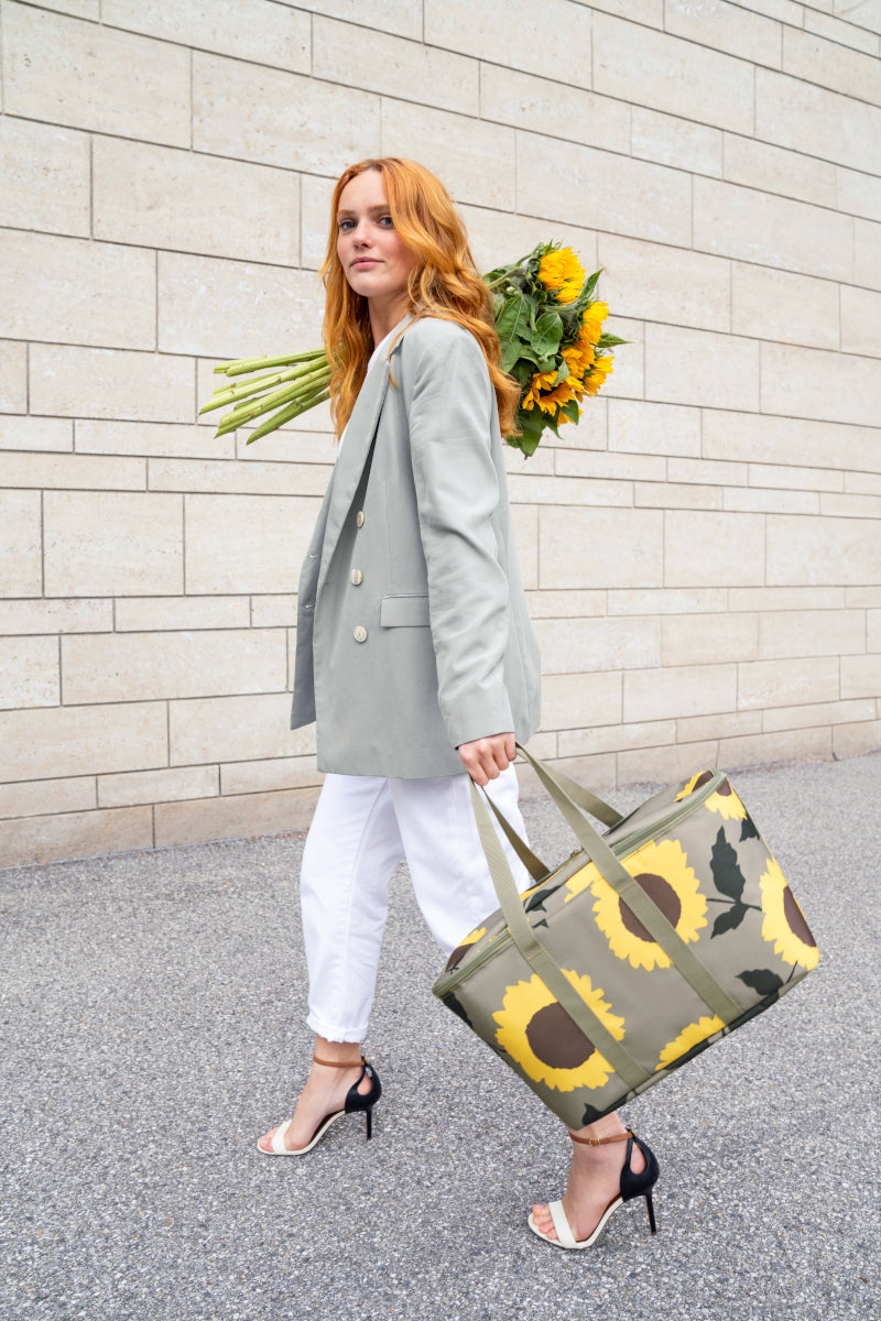 reisenthel coolerbag sunflowers Lifestyle 2