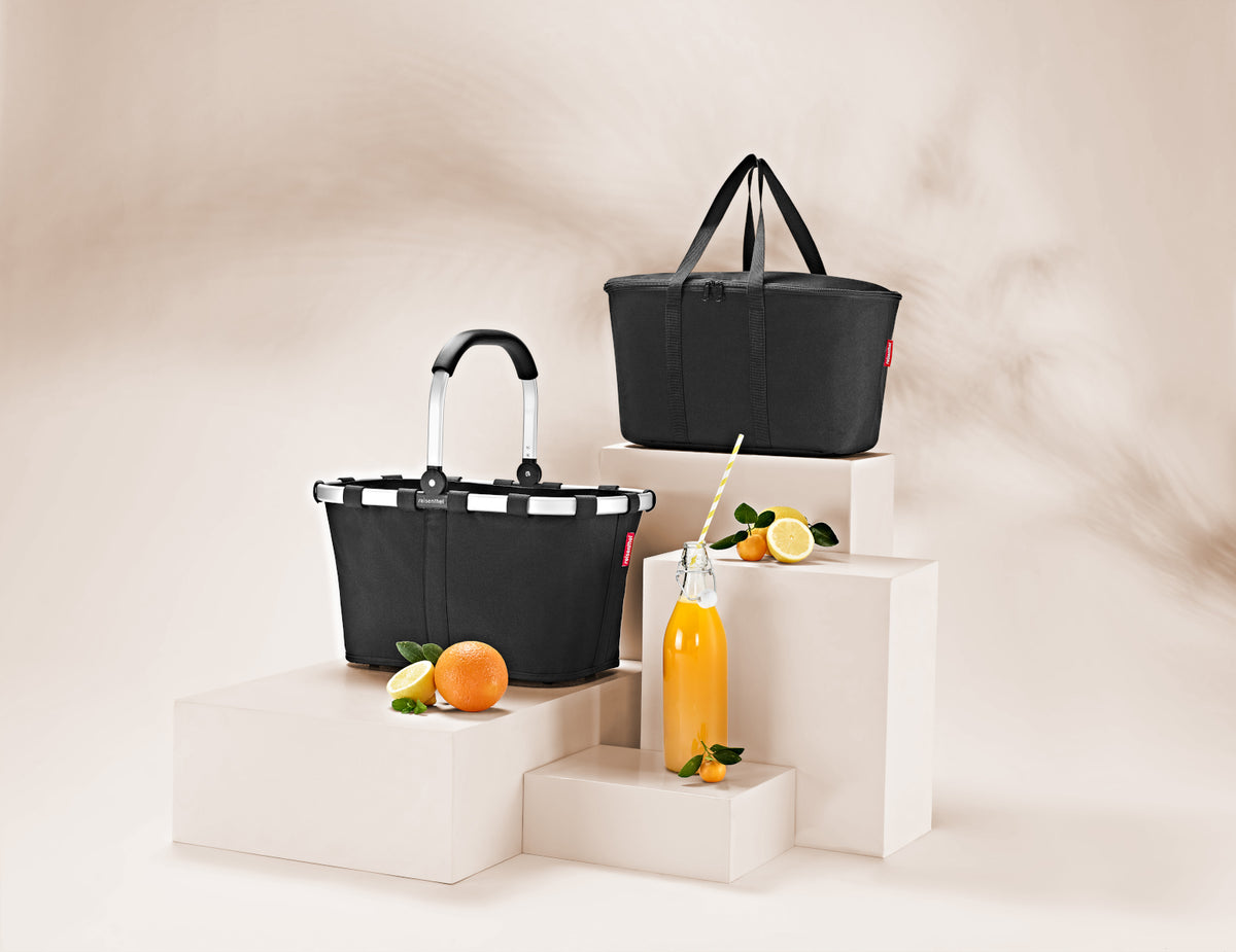 reisenthel coolerbag black Lifestyle 2