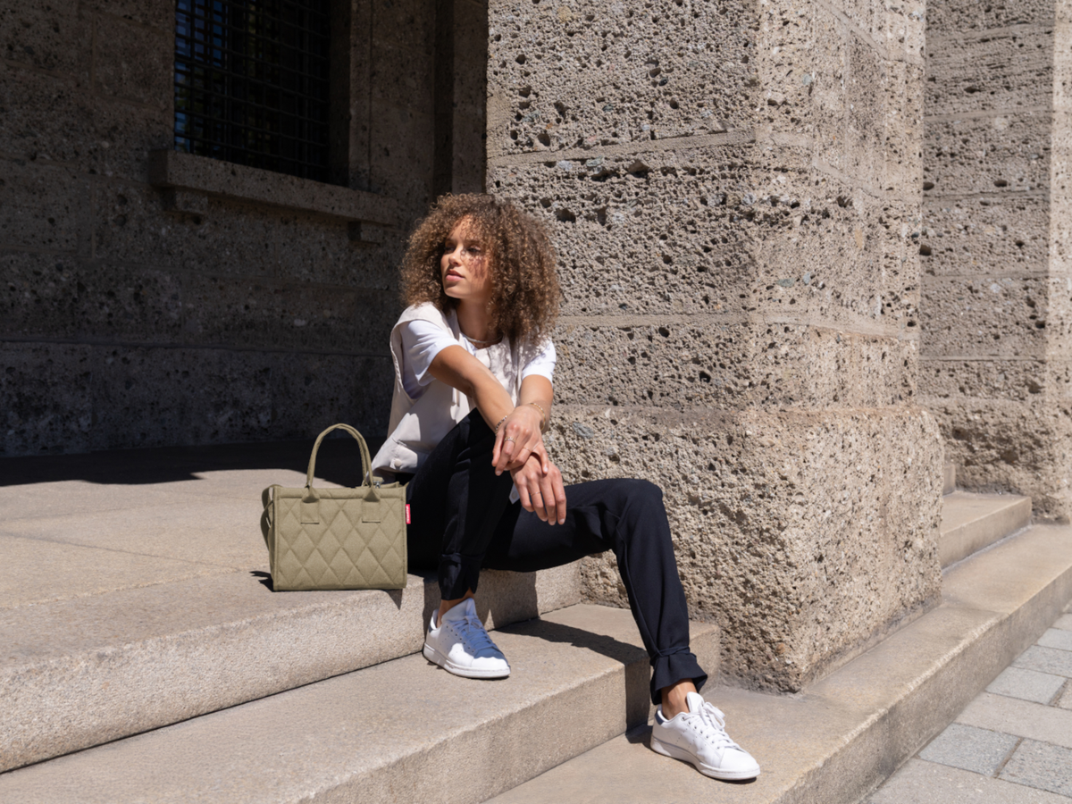 reisenthel daily shopper XS rhombus olive Lifestyle 4