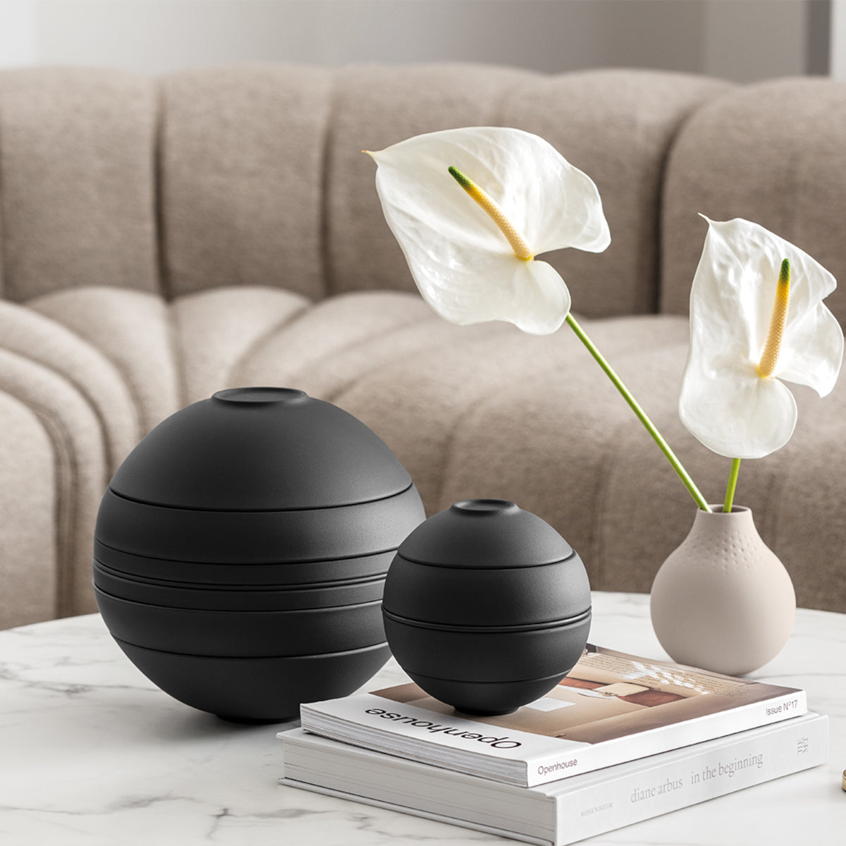 4003686440197 Villeroy & Boch Iconic La petite Boule black Ø14cm Lifestyle 2