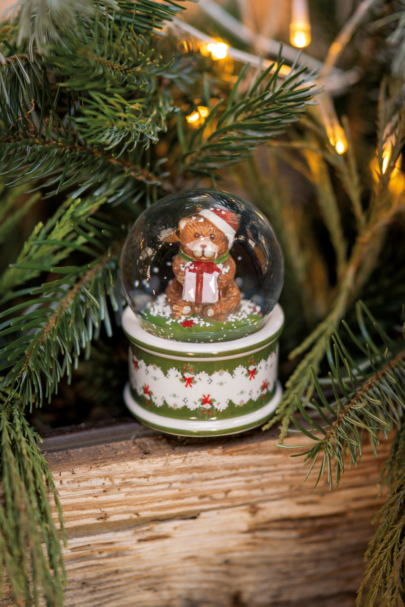 Villeroy & Boch Christmas Toys Schneekugel klein Bär Lifestyle 1