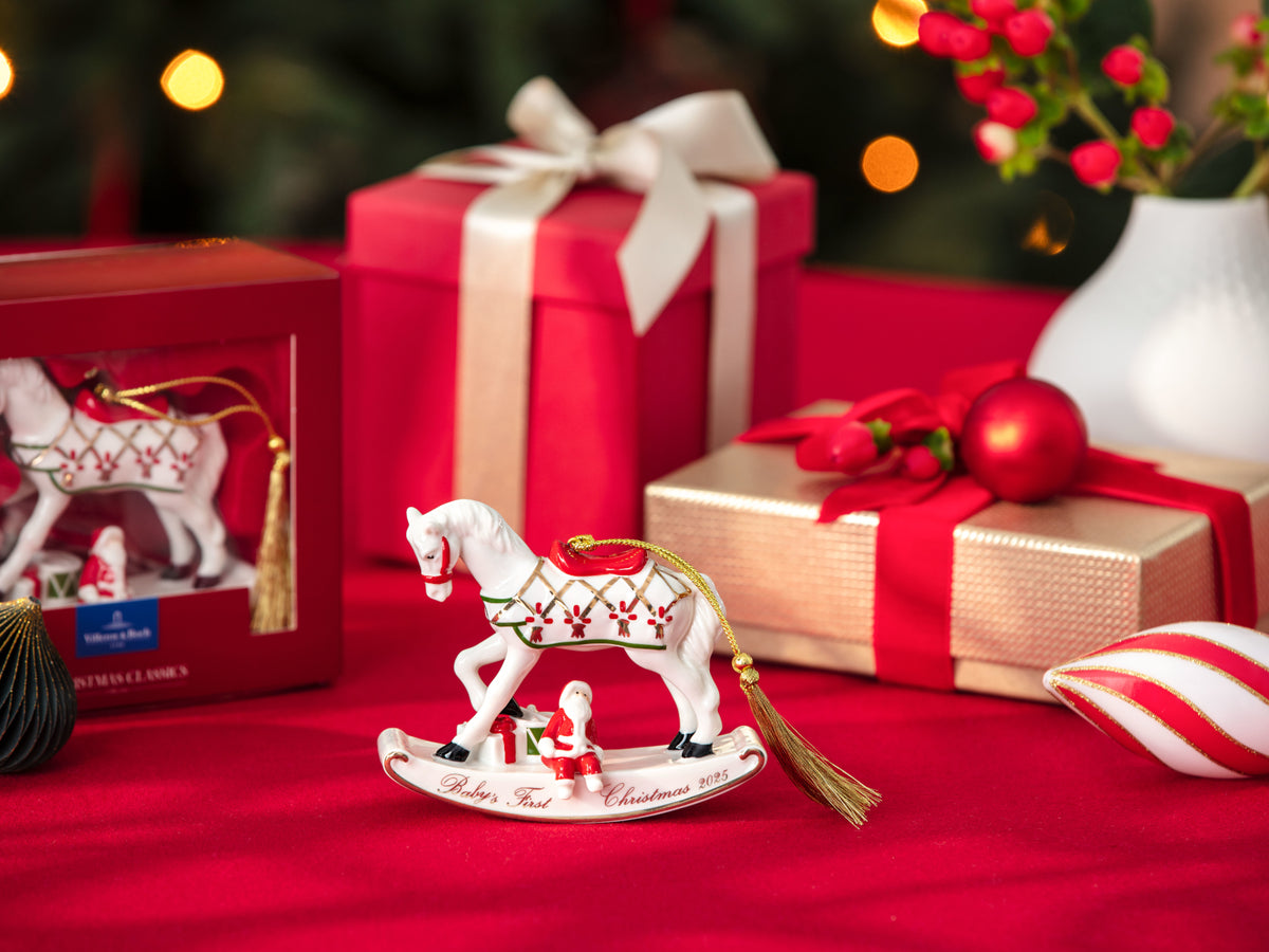 Villeroy & Boch Christmas Classics Ornament Schaukelpferd 2025 Lifestyle 1
