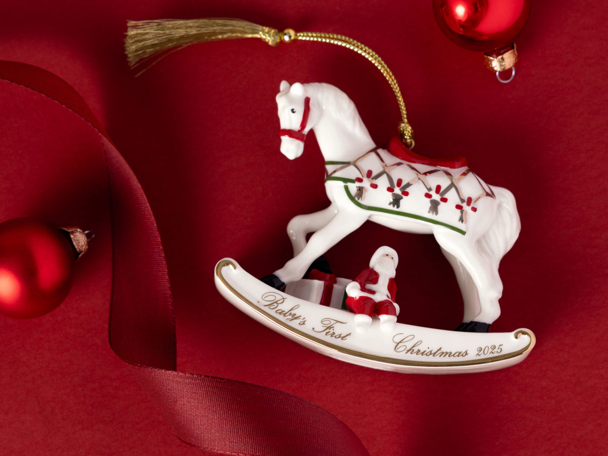 Villeroy & Boch Christmas Classics Ornament Schaukelpferd 2025 Lifestyle 2