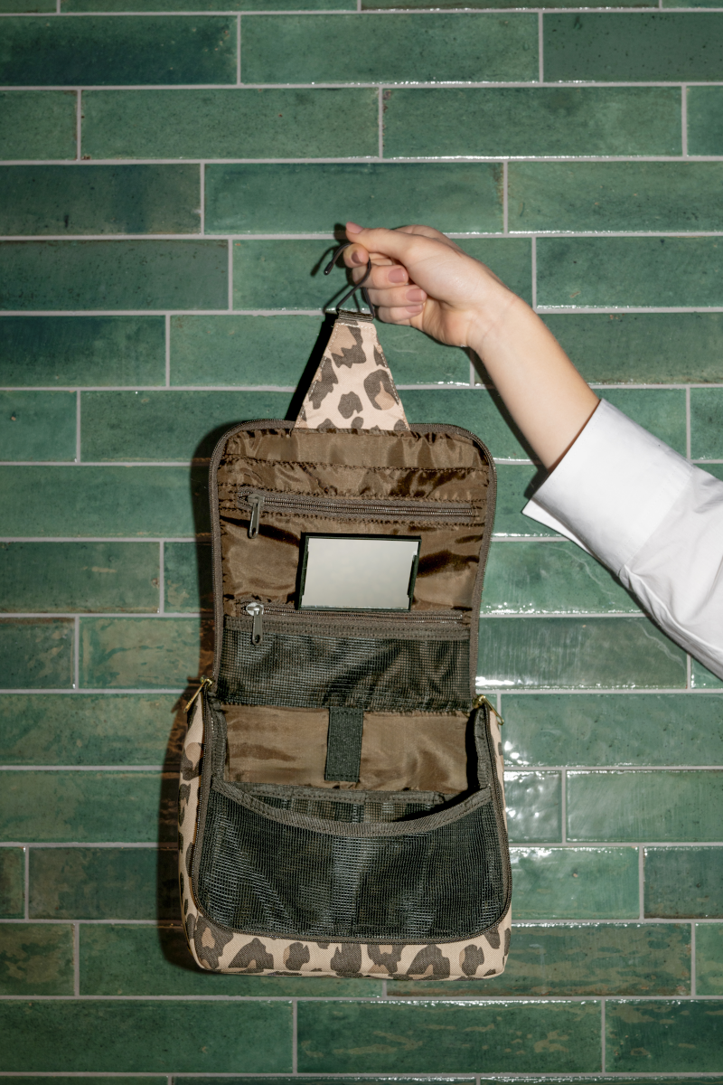 reisenthel toiletbag leo macchiato Lifestyle 1