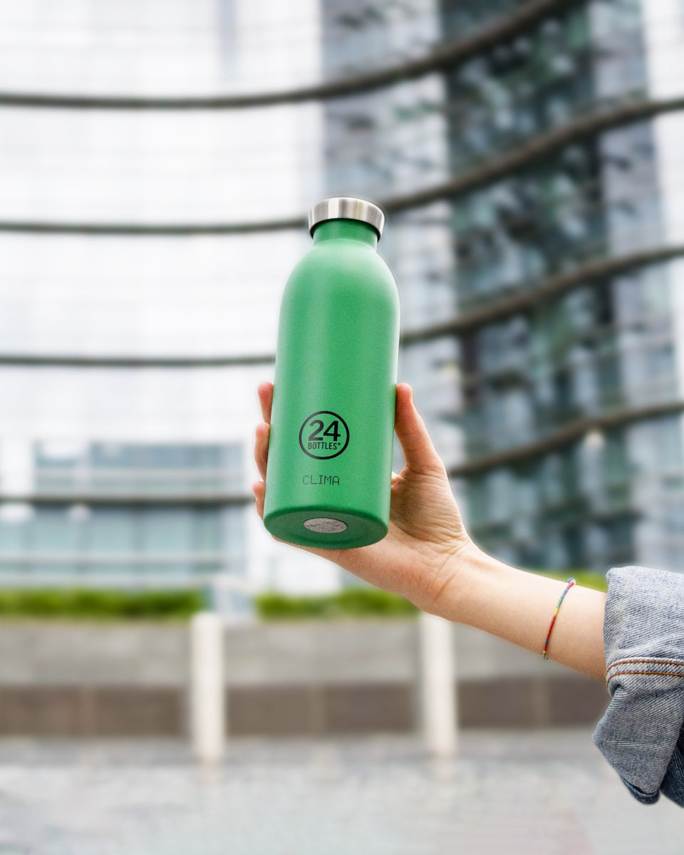 24Bottles Clima Bottle Stone Emerald Green 500ml Lifestyle 1