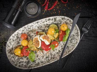 Antipasti mit Ziegenkäse und Pfeffer-Chili-Kruste