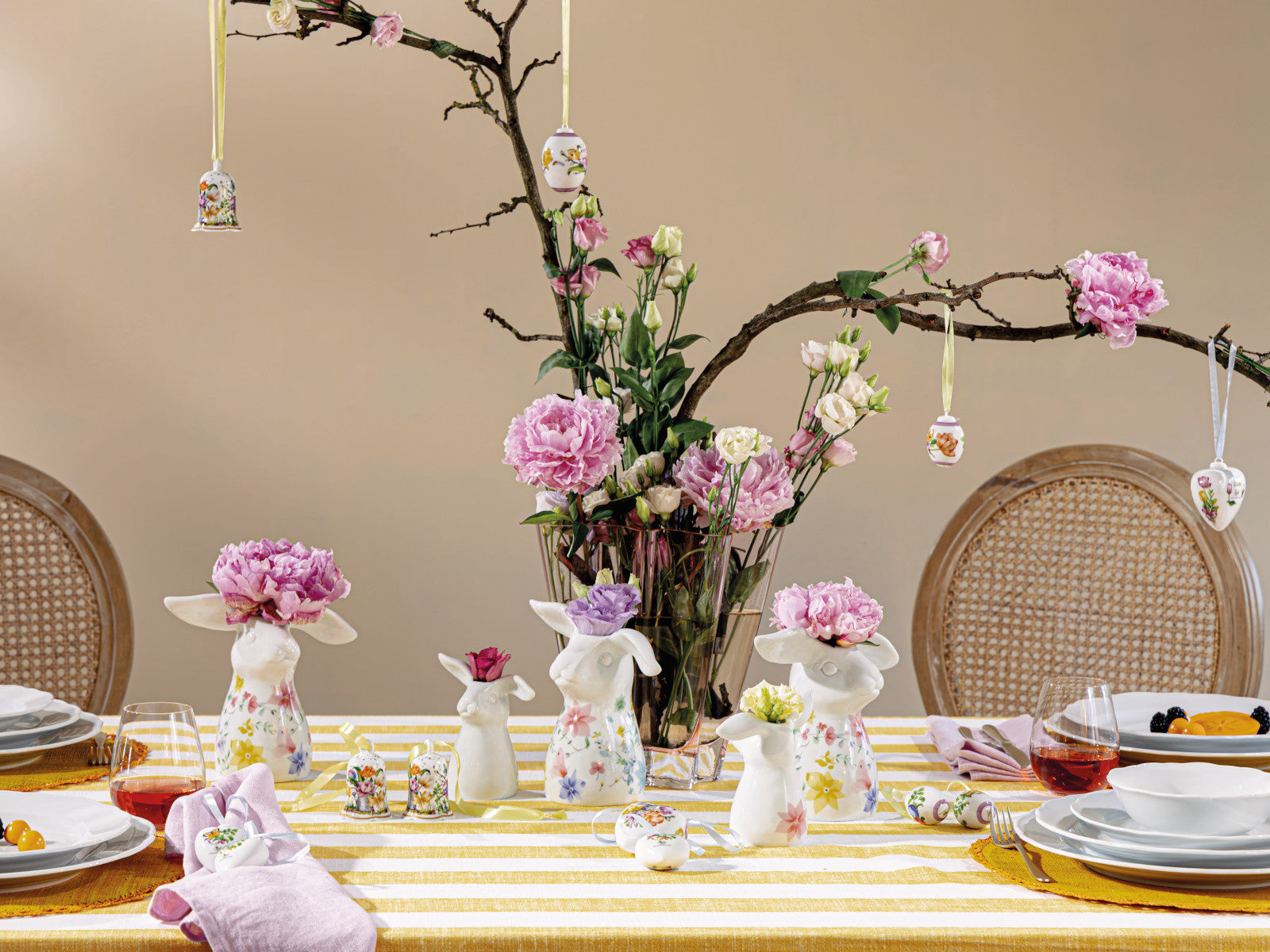 Hutschenreuther Frühlingsgrüsse Blumenwiese Hasen-Vase 16cm Lifestyle 2