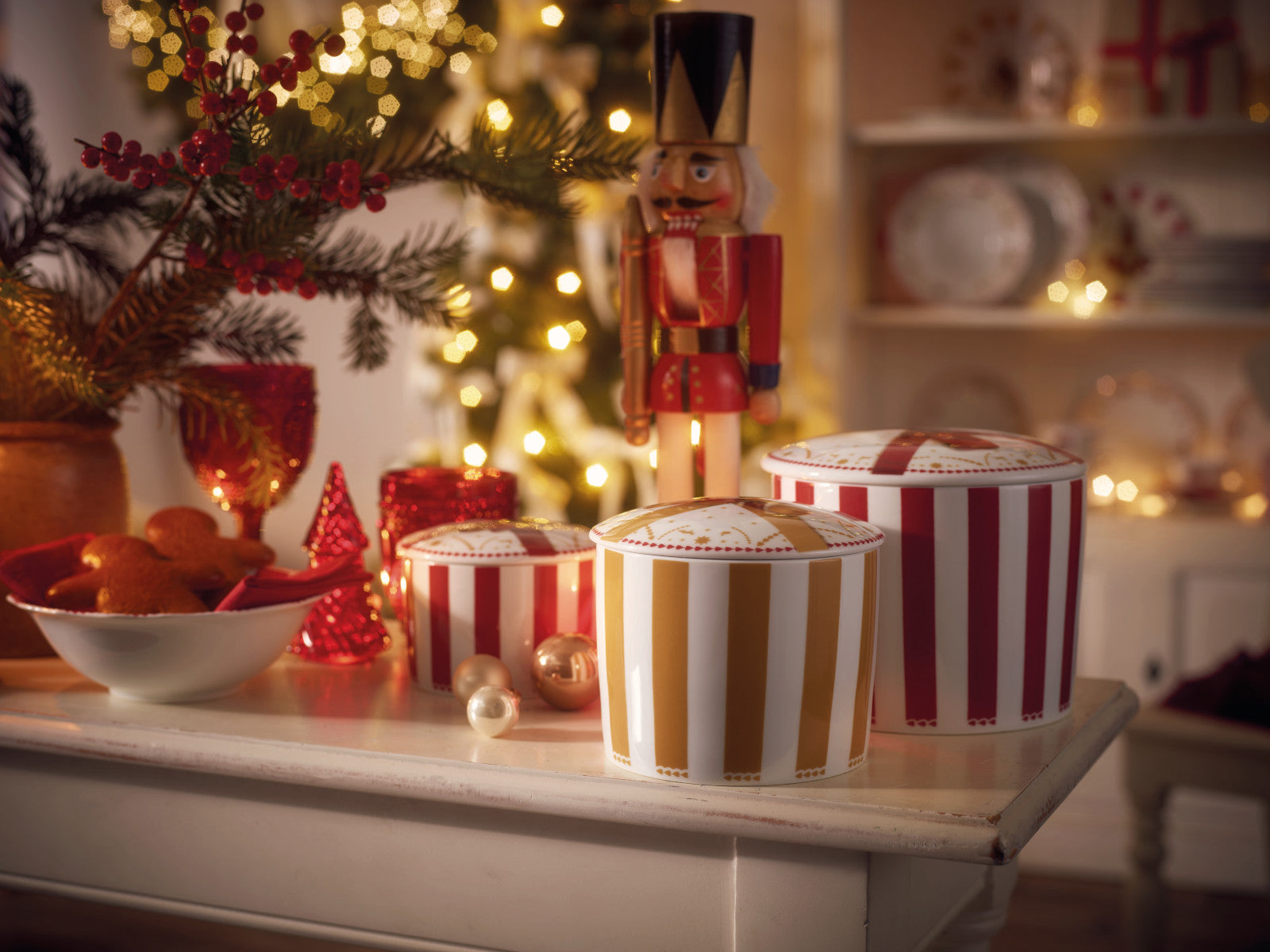 Hutschenreuther Christmas Love red Dose klein Lifestyle 1