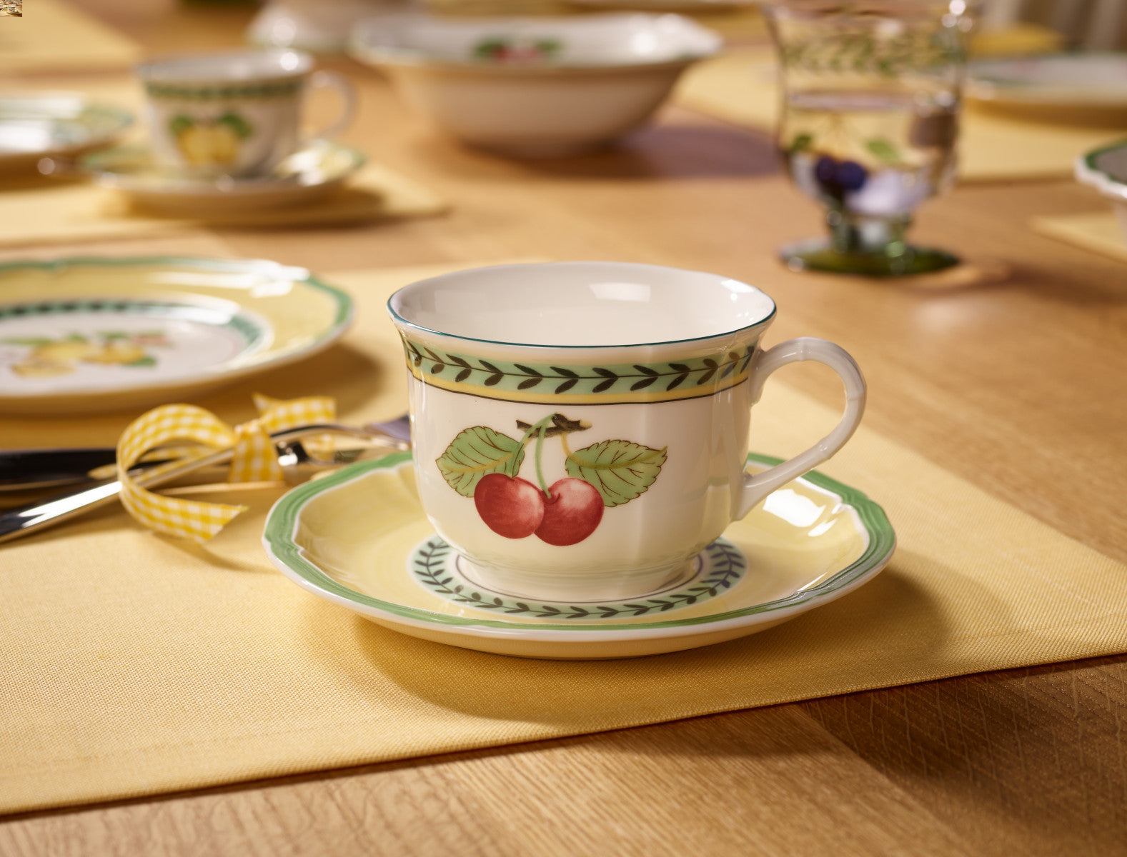 Villeroy & Boch French Garden Fleurence Frühstücksuntertasse 17 cm Lifestyle 1