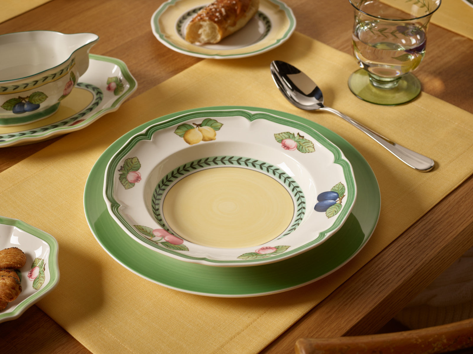 Villeroy & Boch French Garden Fleurence Suppenteller 23 cm Lifestyle 1