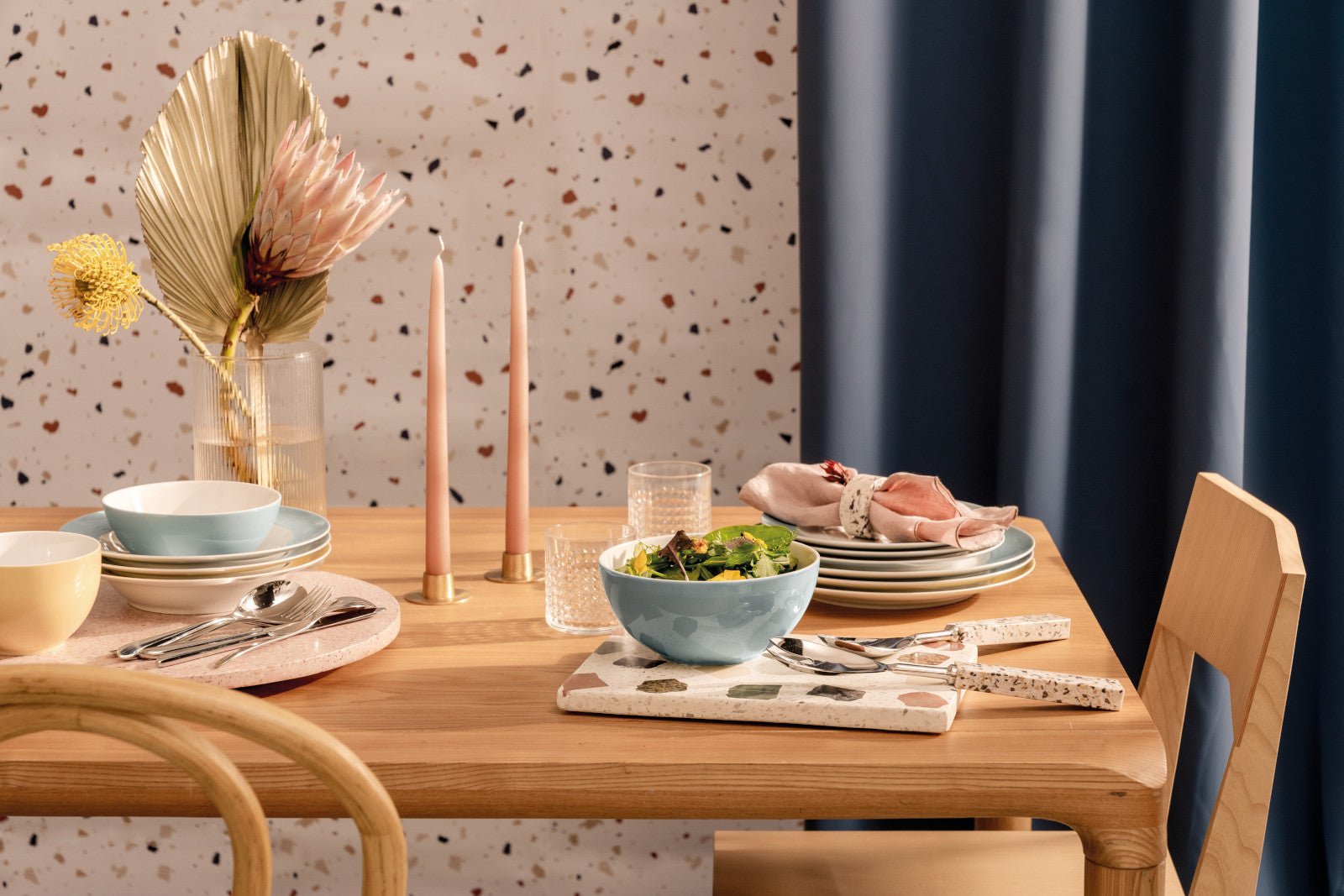 Thomas Becher mit Henkel Sunny Day Soft Blue Lifestyle 2