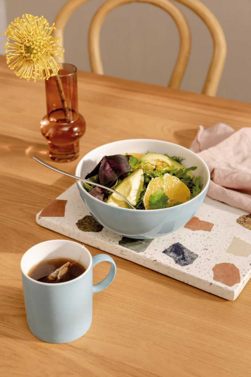 Thomas Becher mit Henkel Sunny Day Soft Blue Lifestyle 1