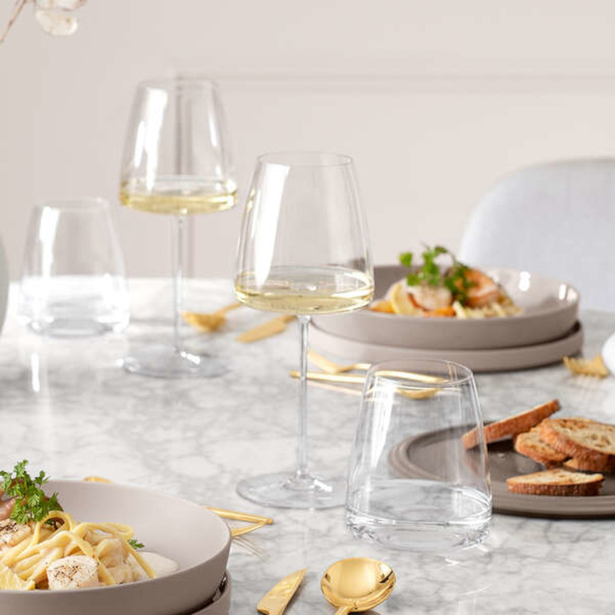Villeroy & Boch Signature Metrochic Weißweinkelch 0,125 l Set 2tlg Lifestyle 2