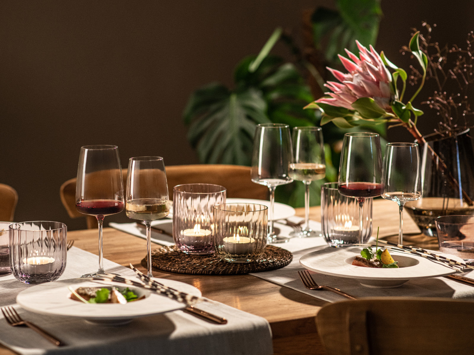 ZWIESEL GLAS Vivid Senses Weinglas leicht & frisch Set 2tlg Lifestyle 3