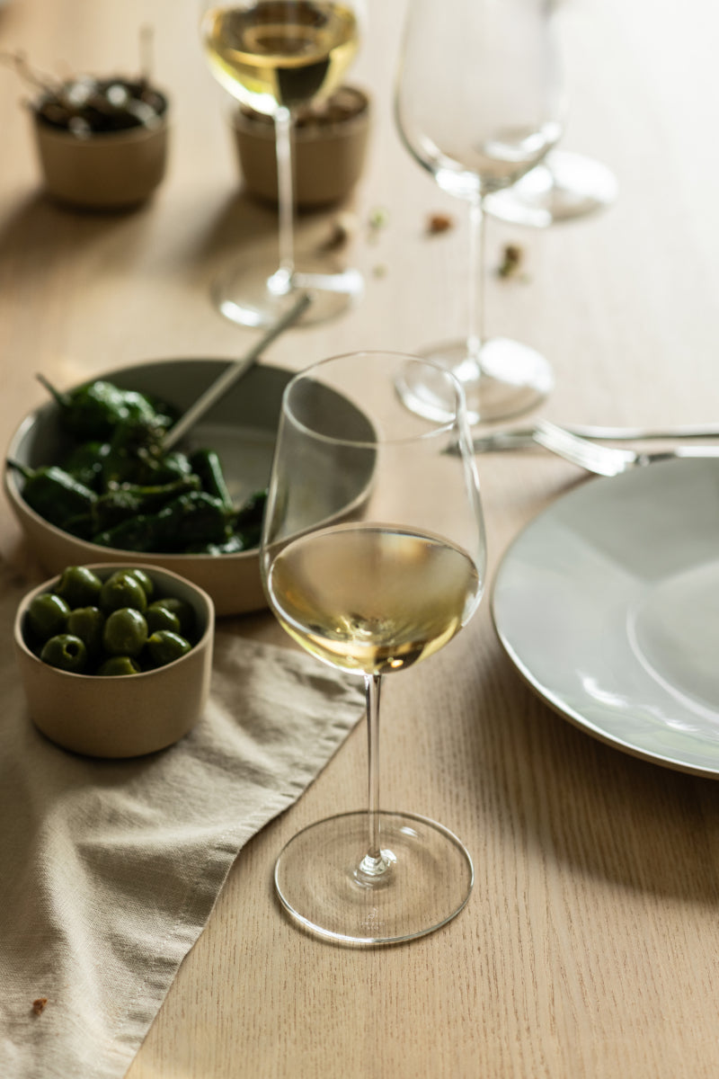 ZWIESEL GLAS Vuelo Weißweinglas Set 2tlg Lifestyle 2