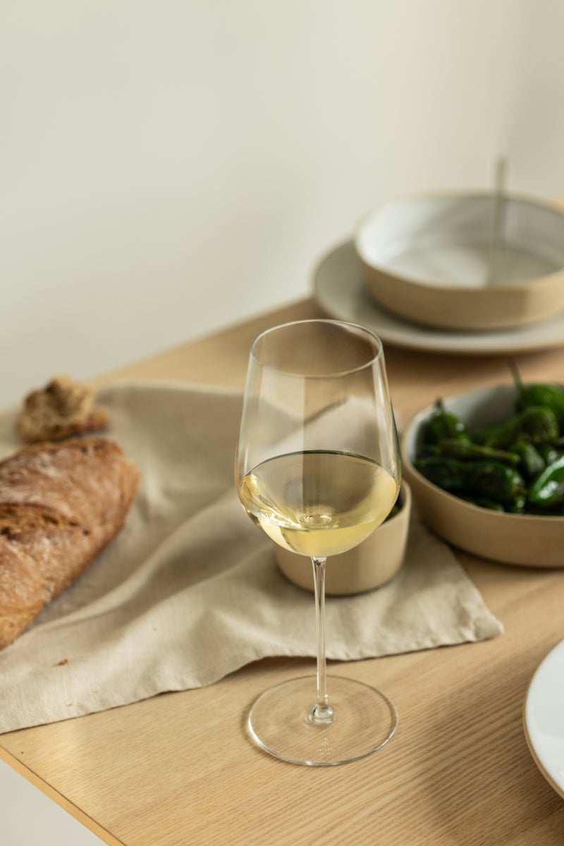 ZWIESEL GLAS Vuelo Weißweinglas Set 2tlg Lifestyle 1