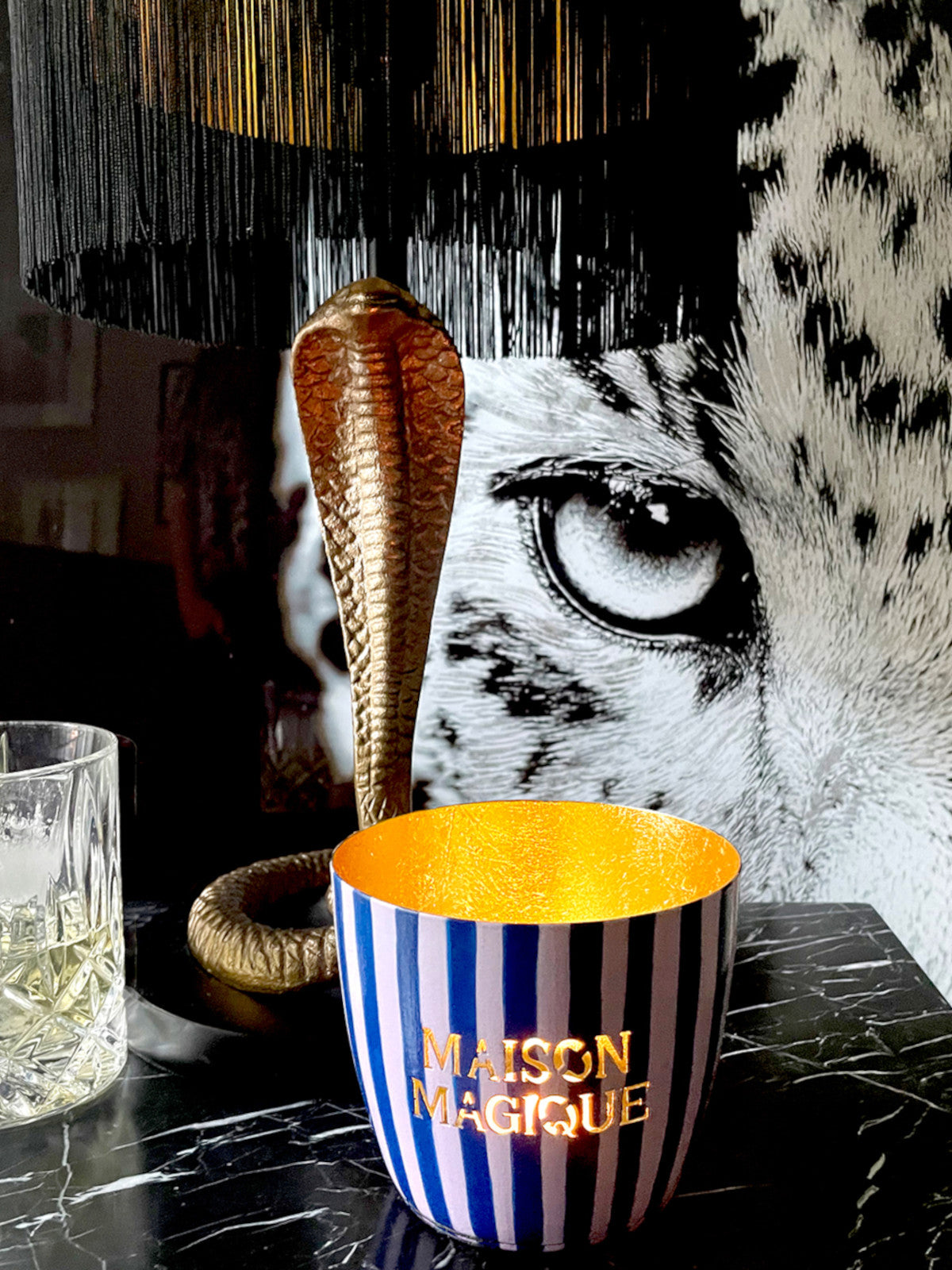 Giftcompany Madras Windlicht M Yoga Hund blau/gold 8,5cm Lifestyle 1