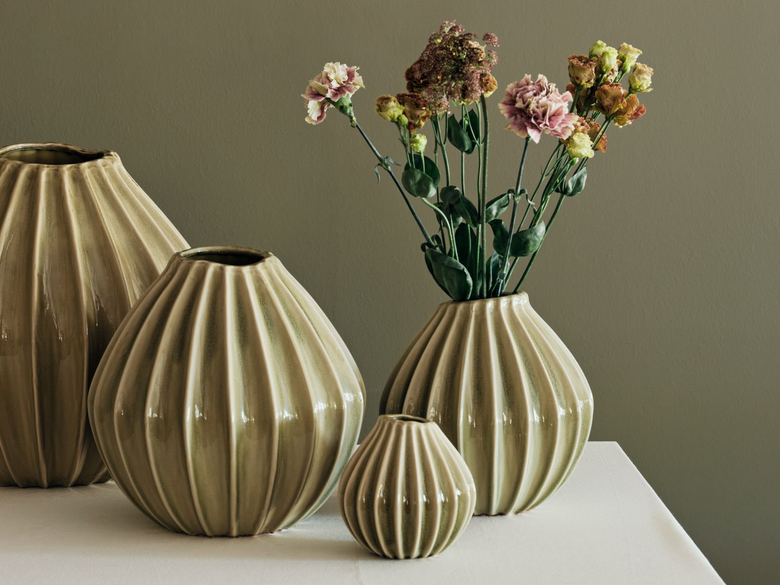 Broste Copenhagen Wide Vase L Dry sage 30cm - Produktbild 3