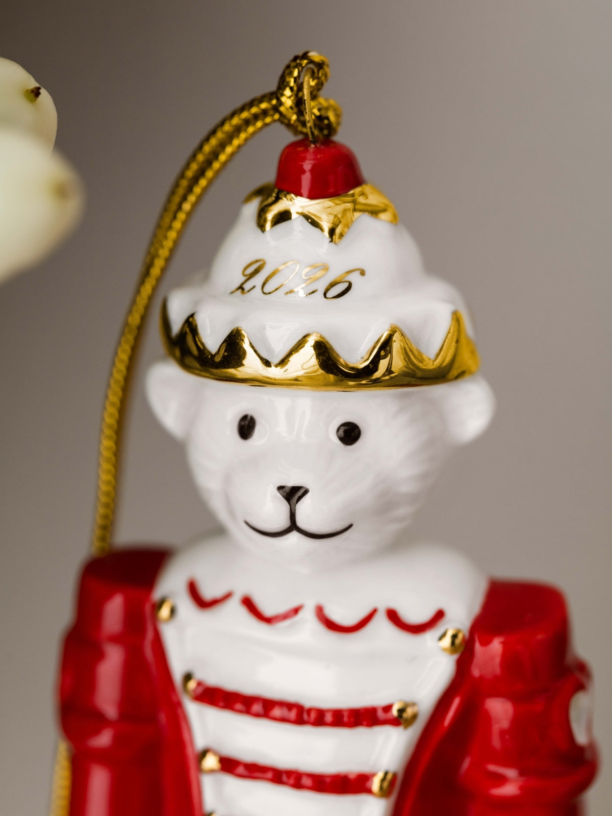 Villeroy & Boch Christmas Classics Ornament Teddy-Nussknacker 2026 - Produktbild 4