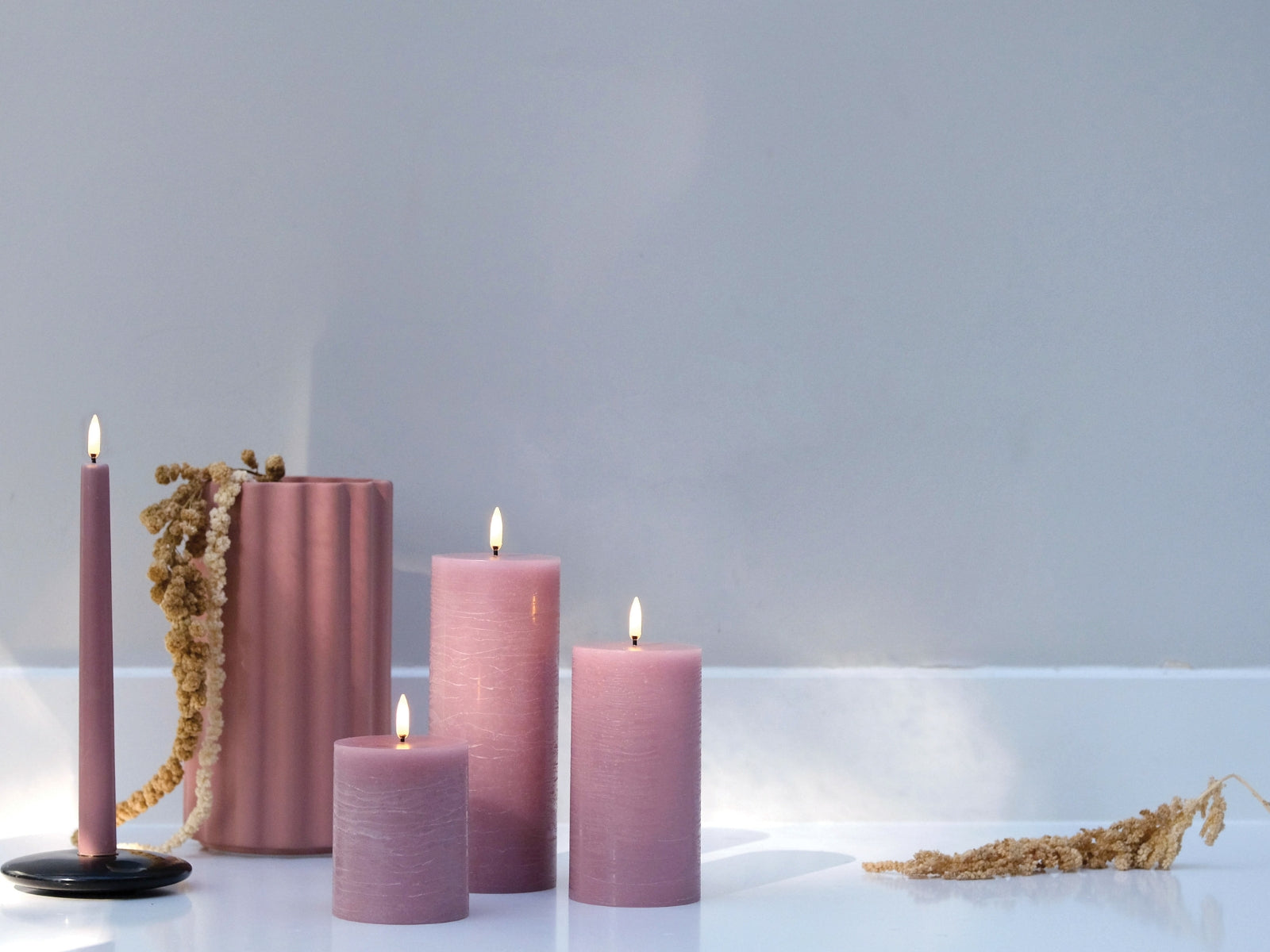 UYUNI LIGHTING Pillar LED-Kerze Rustic light lavender 20,3cm - Produktbild 2