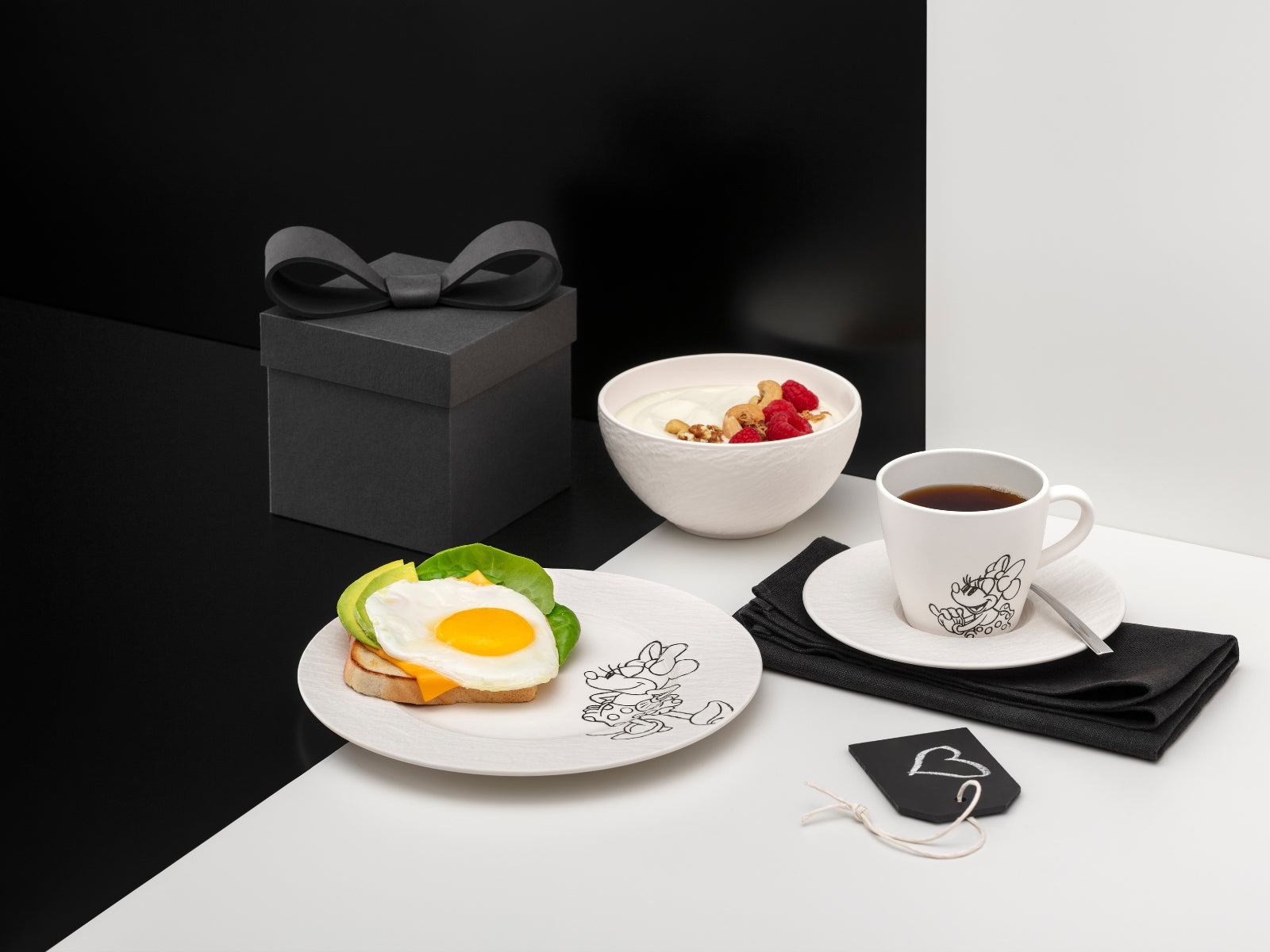 Villeroy & Boch Manufacture Rock blanc - Mickey Mouse Kaffee-Untertasse 15,5cm - Produktbild 4