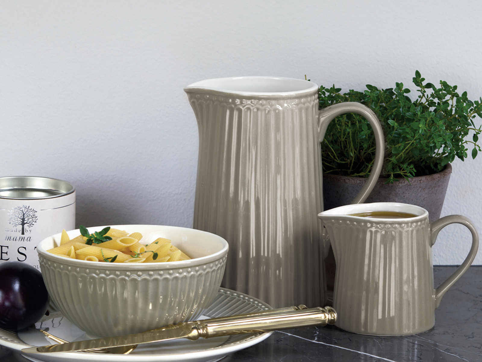 Greengate Alice Speiseteller warm grey 26,5 cm Set6 Lifestyle