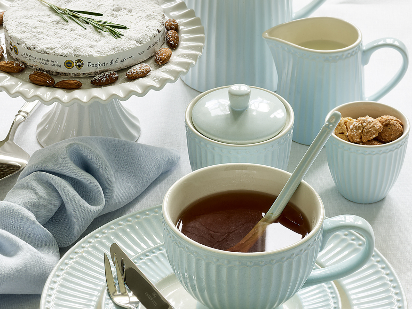 Greengate Alice Eierbecher pale blue 6,5 cm Set6 Lifestyle