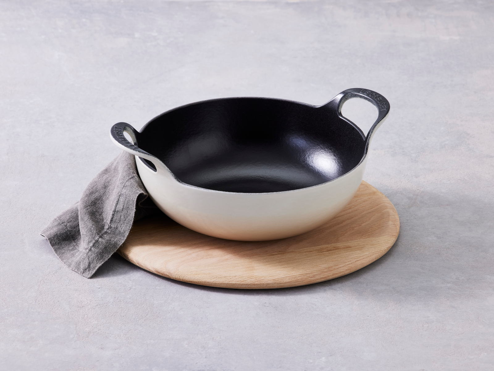 Le Creuset Balti Dish Tradition rund meringue 24cm Lifestyle 2