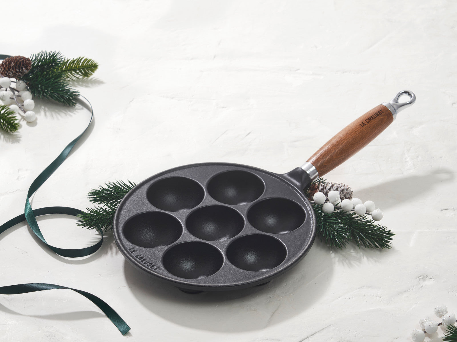 Le Creuset Pförtchenpfanne Tradition schwarz matt 20cm Lifestyle 1